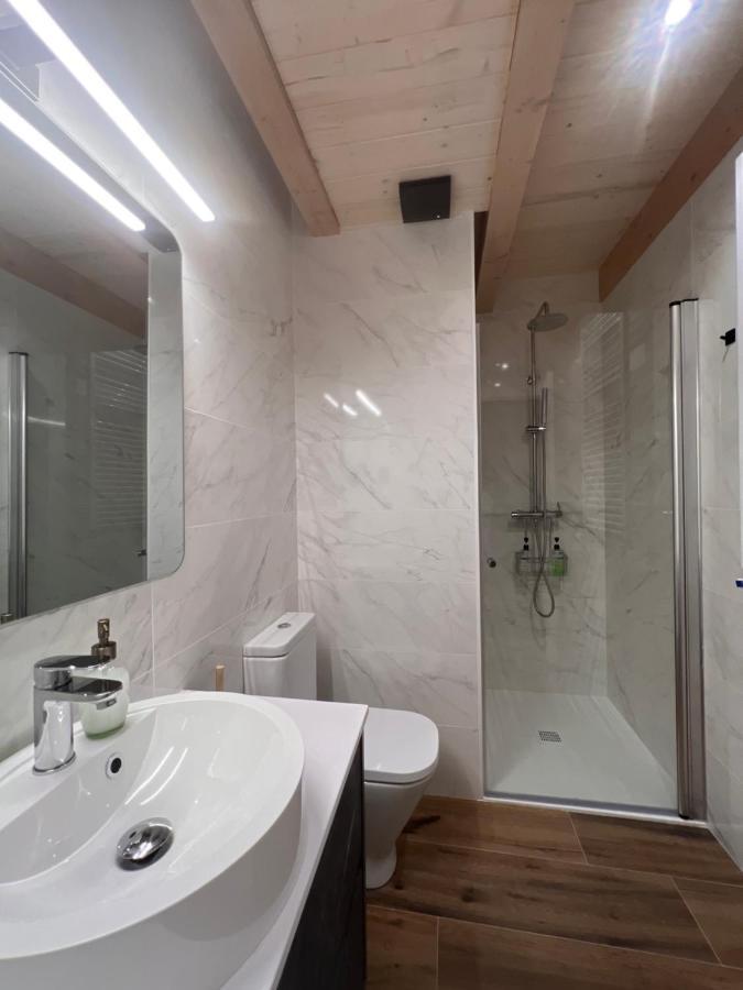 Apartamentos Turisticos: Tu Casa En Sahun 외부 사진